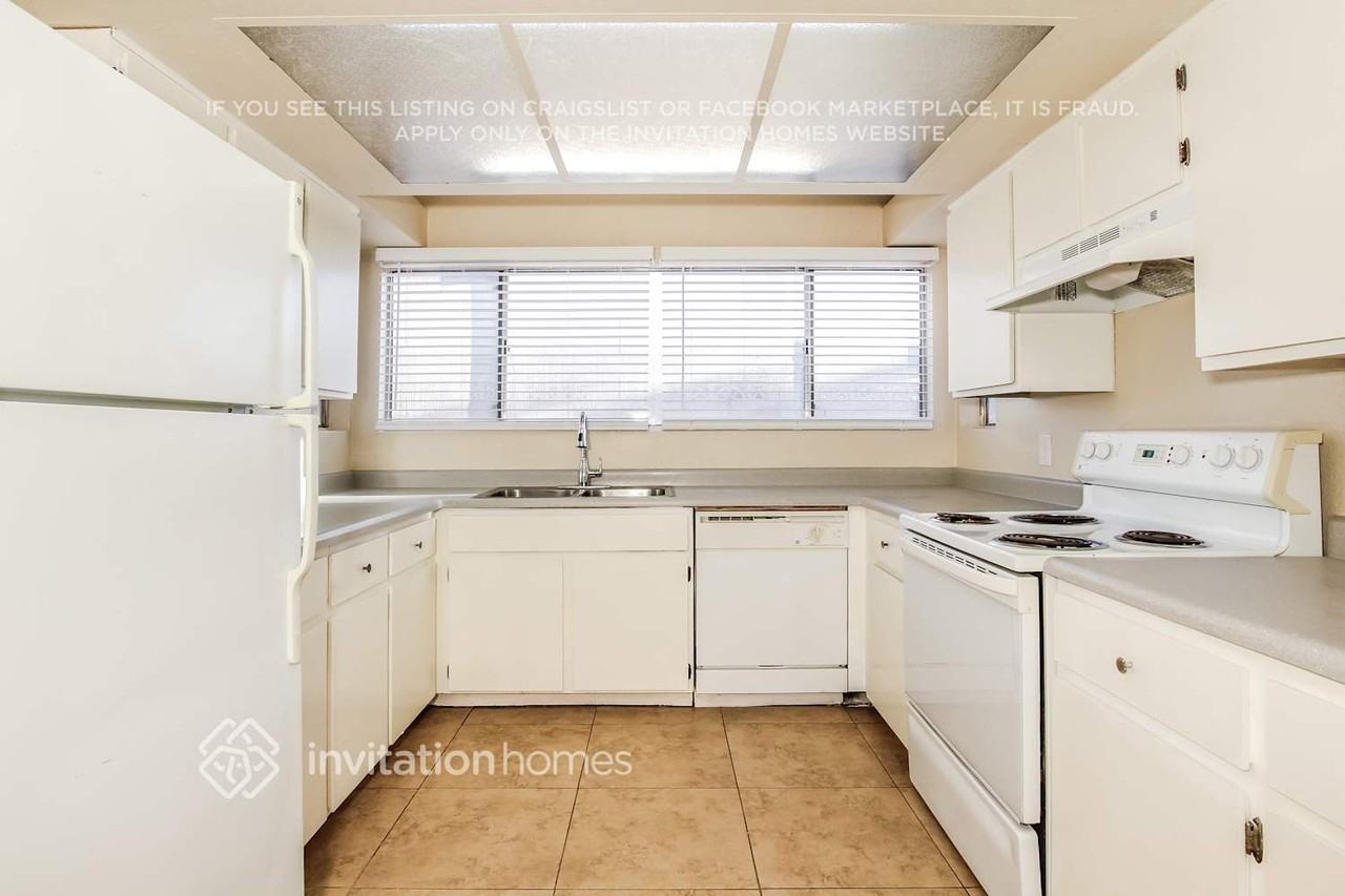 3317 W Potter Dr - Photo 6 of 17