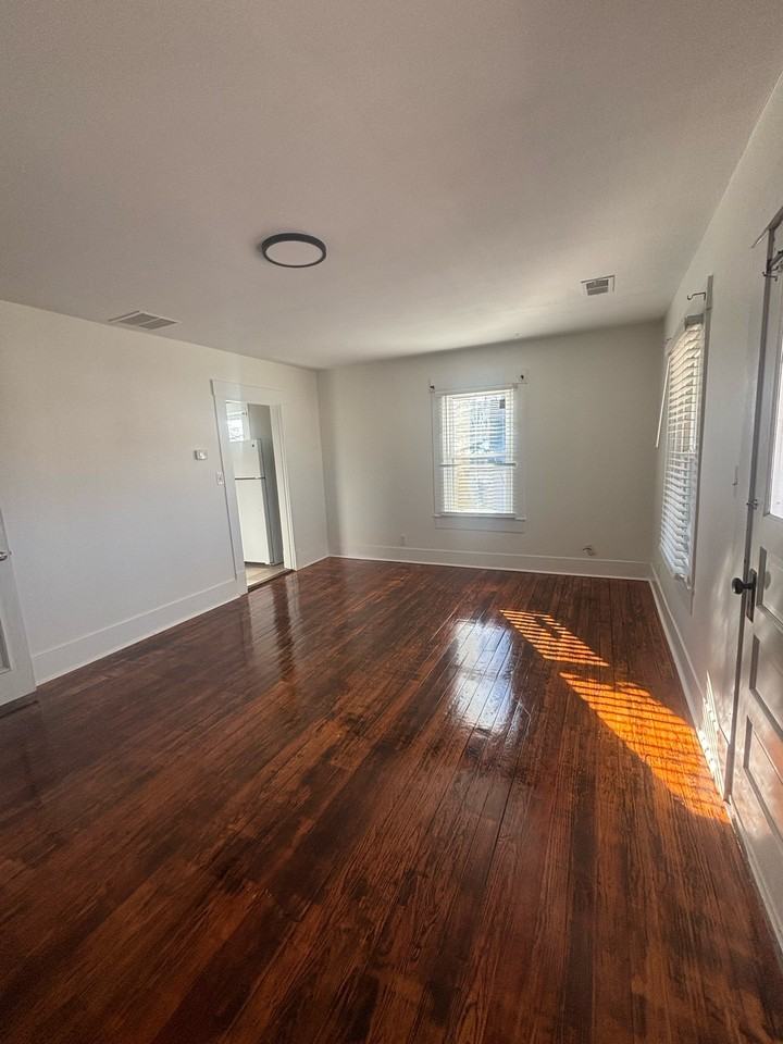 629 West Market Street - Photo 2 of 11