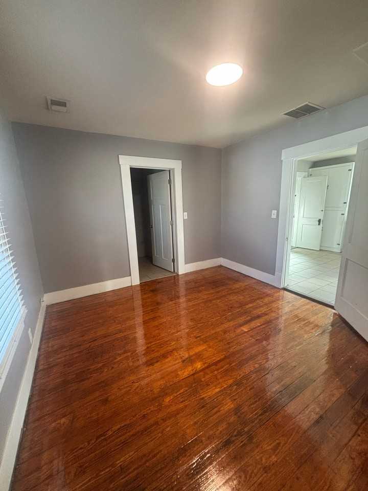 629 West Market Street - Photo 6 of 11