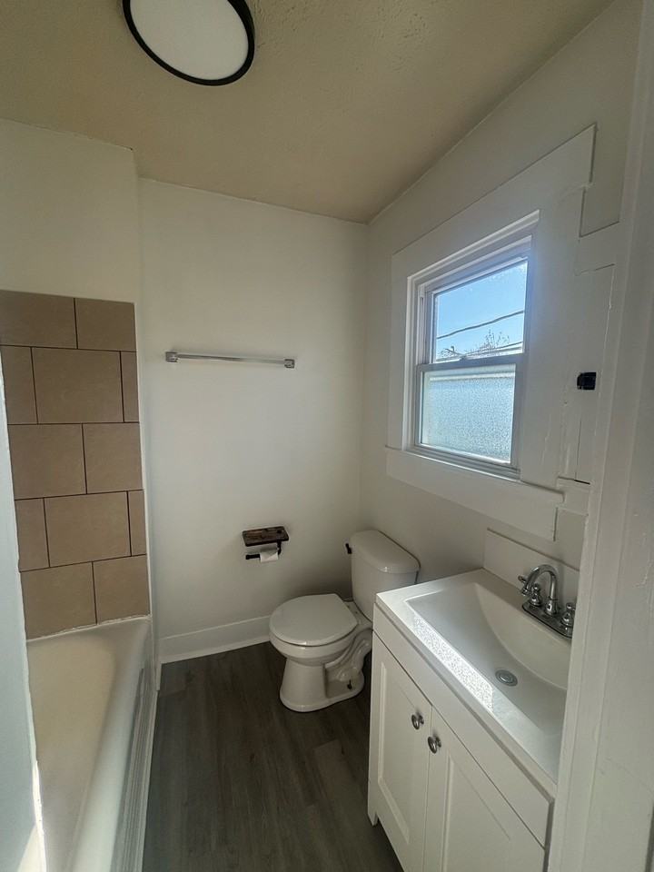 629 West Market Street - Photo 7 of 11