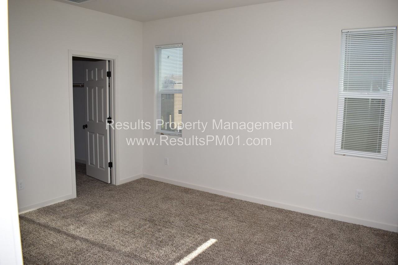 6762 Mangosteen Ln - Photo 6 of 9