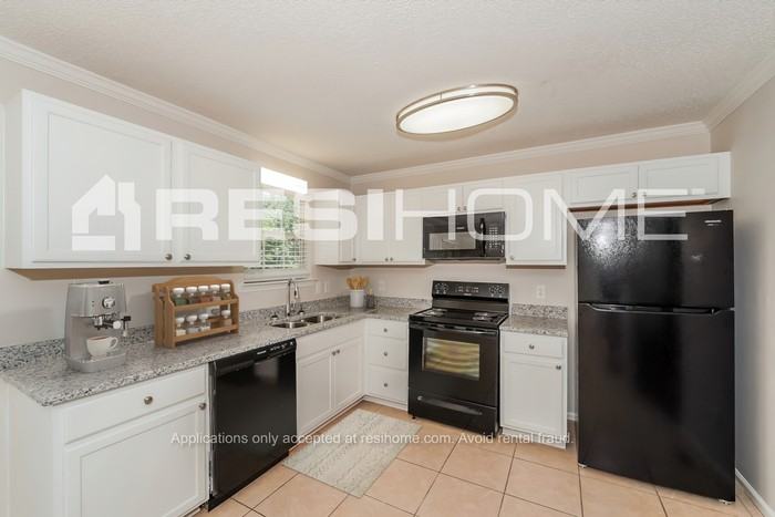 1882 Pebble Lake Dr - Photo 2 of 19