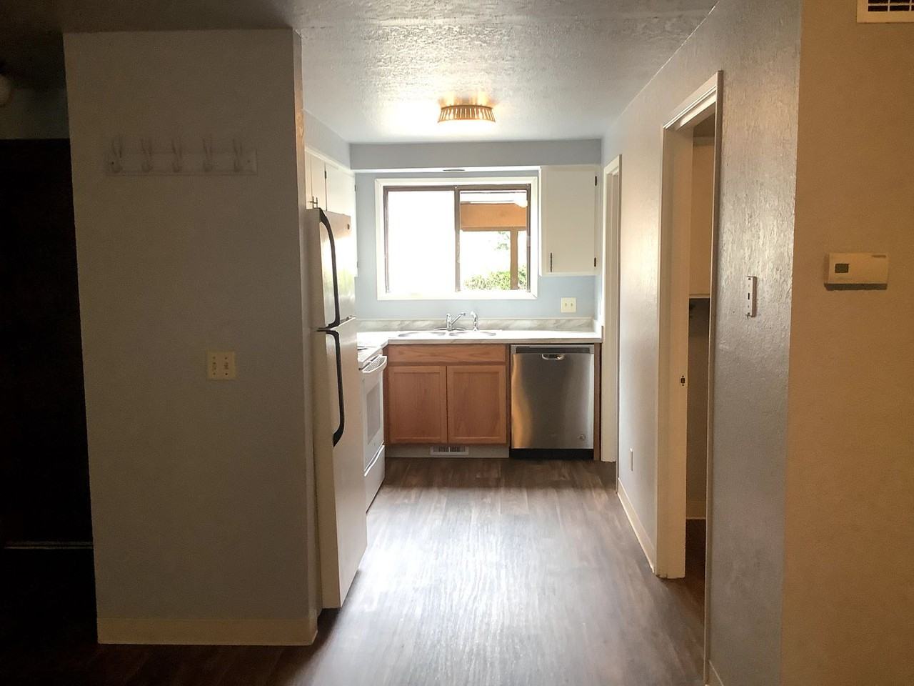 329 S 40th Pl - Photo 4 of 15