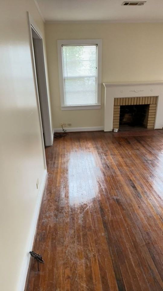 204 Thames Street - Photo 4 of 25