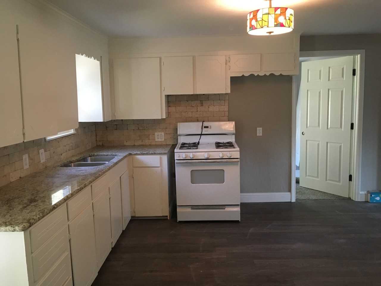 836 2nd Street - Photo 2 of 8