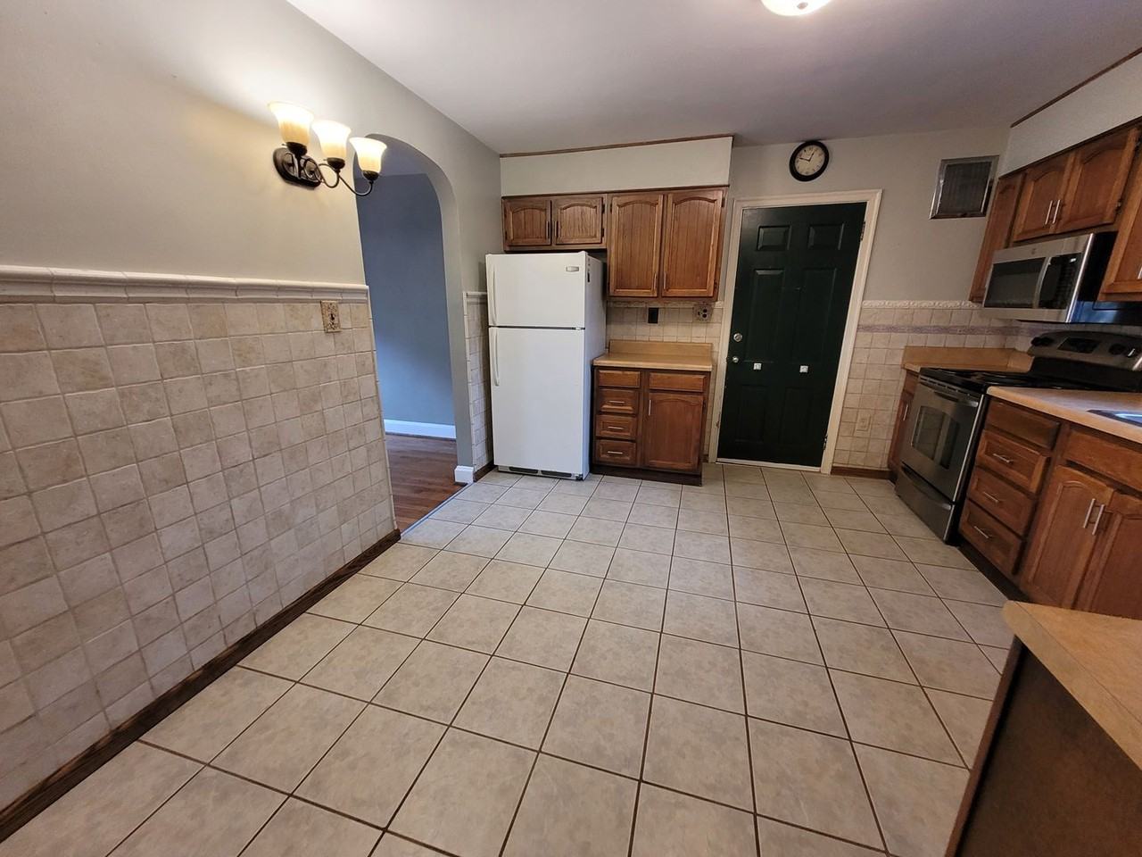 5240 Riverwood Road - Photo 6 of 35