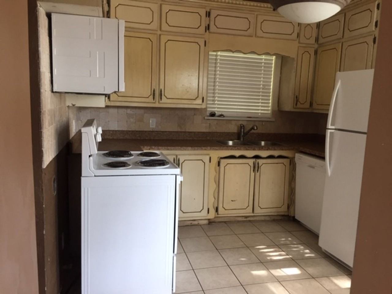 1220 East 15th Street - Photo 7 of 25