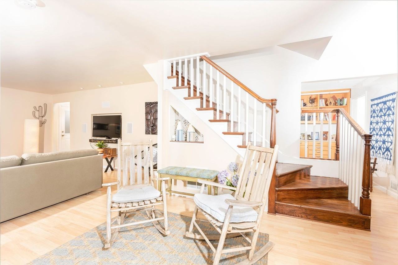 6905 Breezewood Terrace - Photo 6 of 31