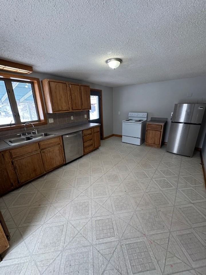 1223 Elm Street - Photo 3 of 7