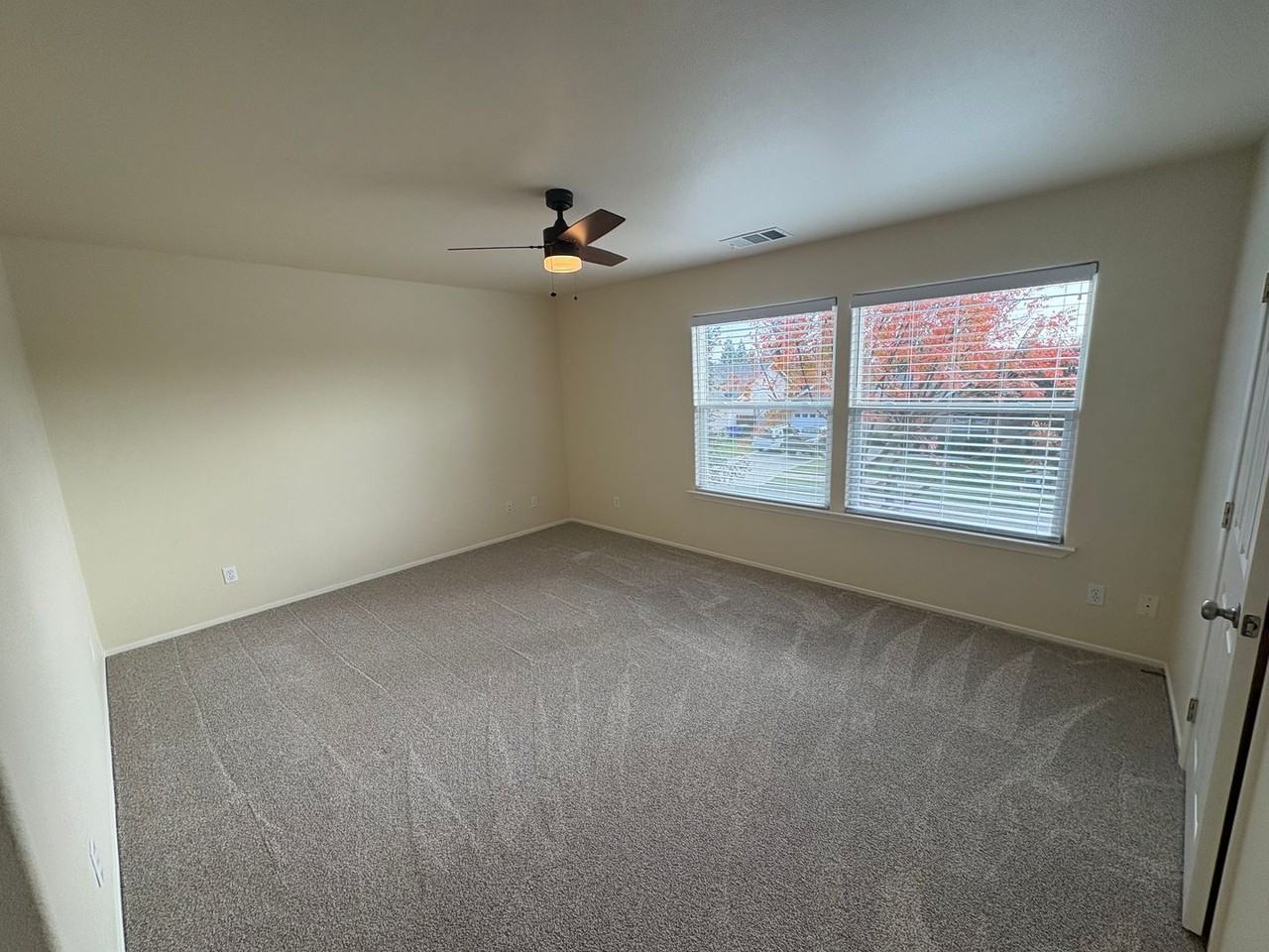 1155 Meadow Avenue - Photo 4 of 29