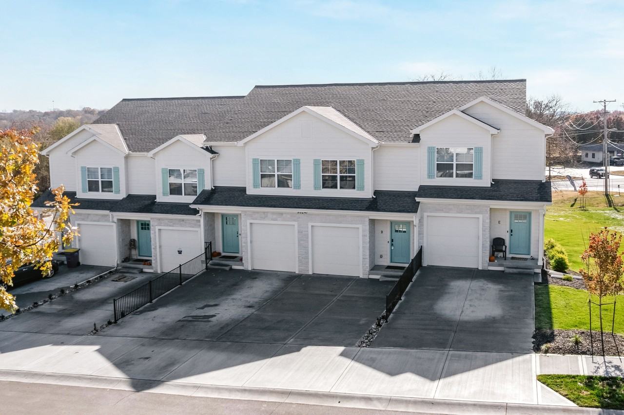 Eagle Creek Townhomes - Photo 2 of 50