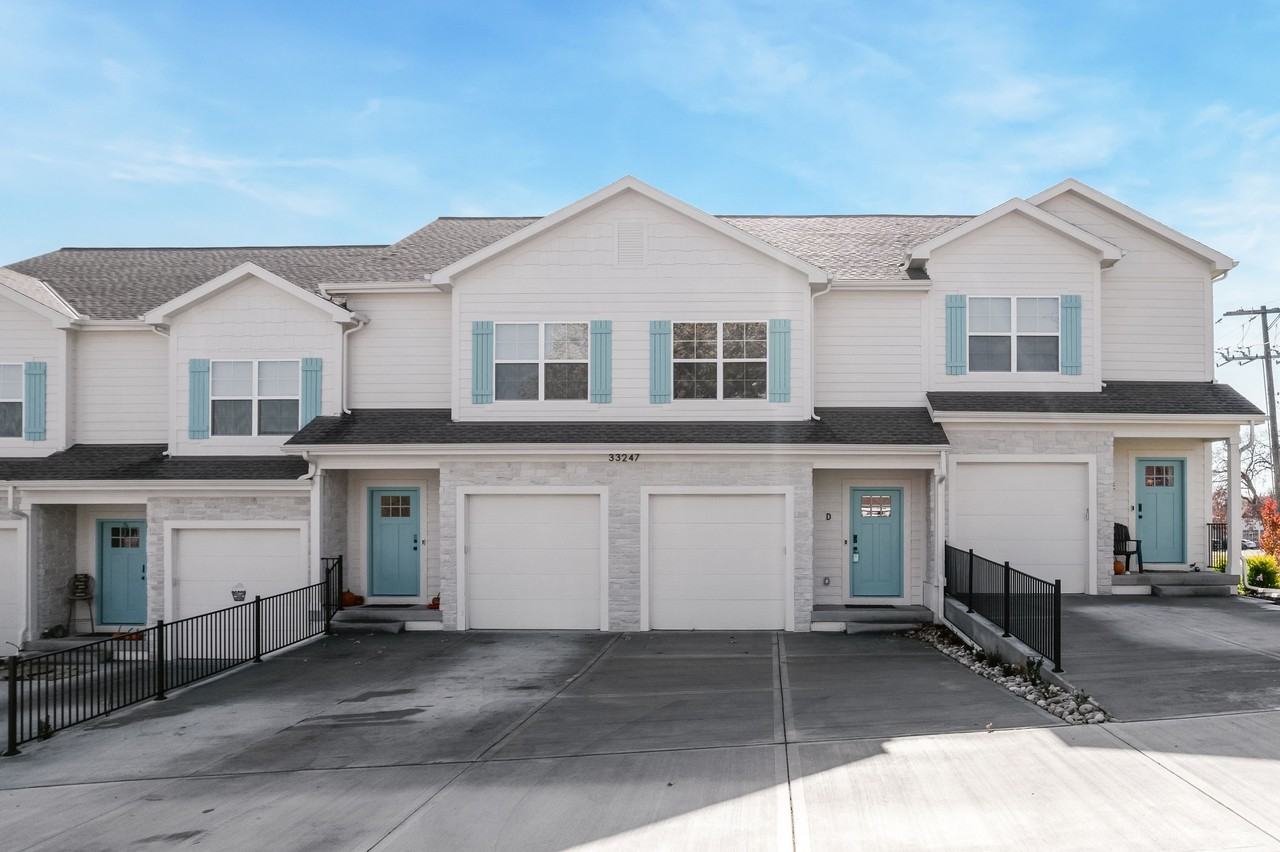 Eagle Creek Townhomes - Photo 3 of 50