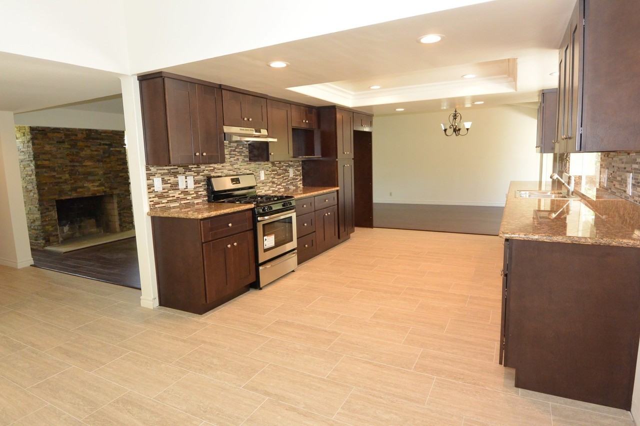 11392 Wallingsford Rd - Photo 5 of 16