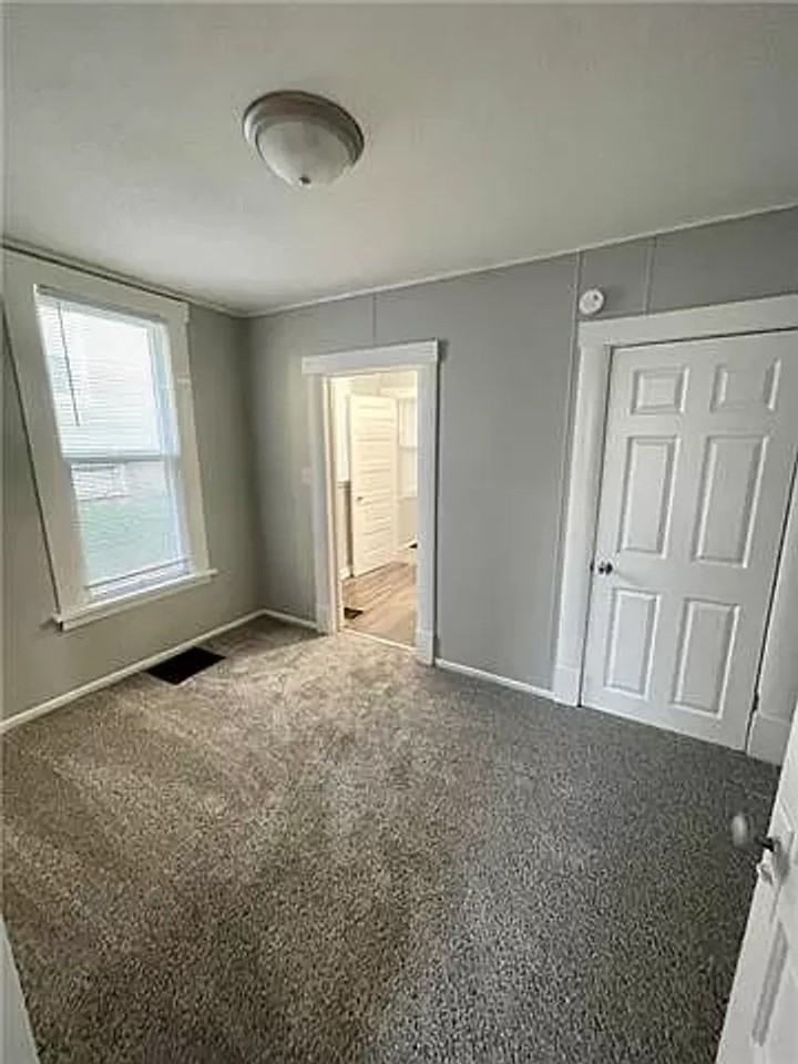 2208 Seneca Street - Photo 7 of 11