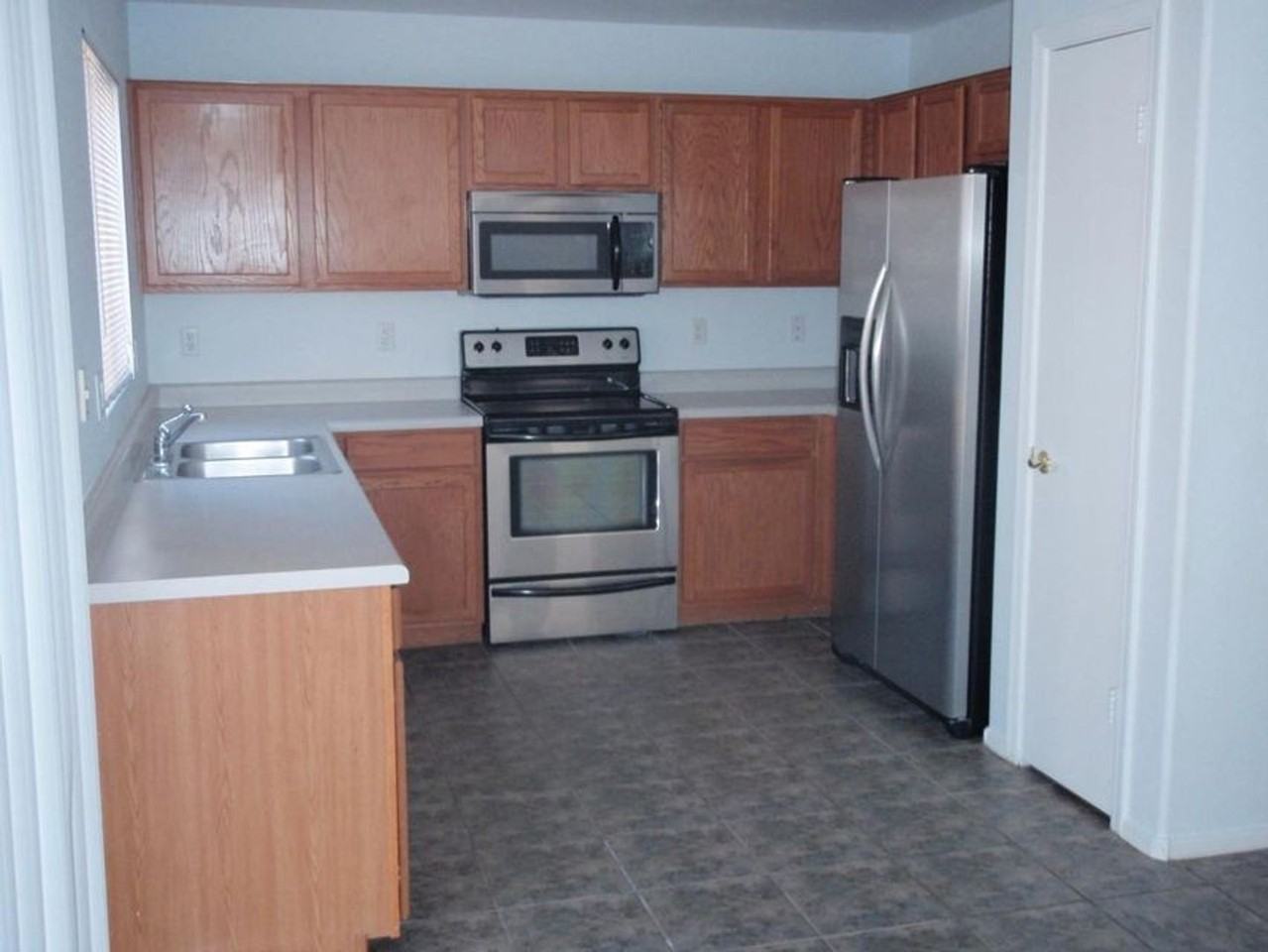 10626 W Poinsettia Dr - Photo 2 of 13