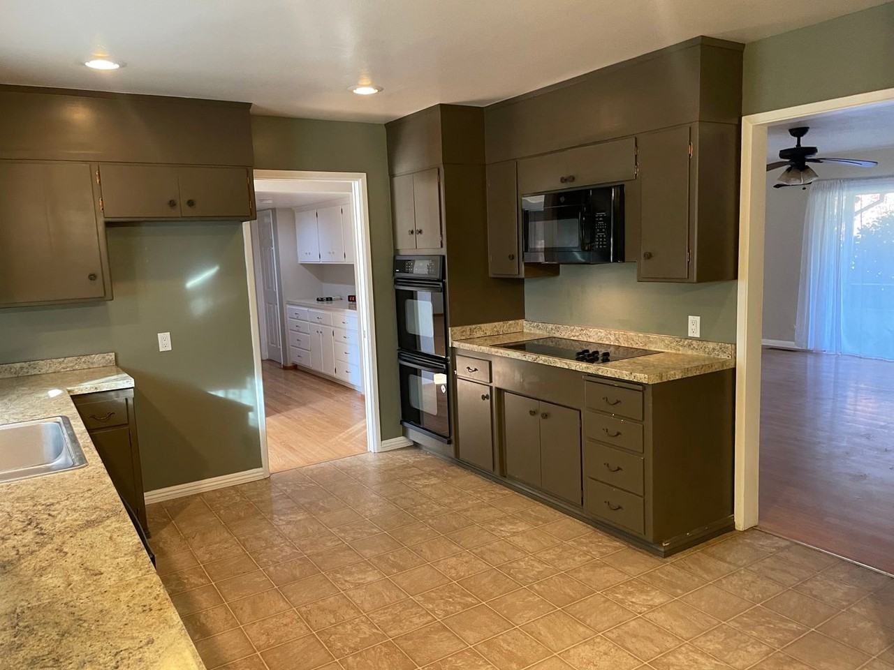 2938 Grape Way - Photo 5 of 28