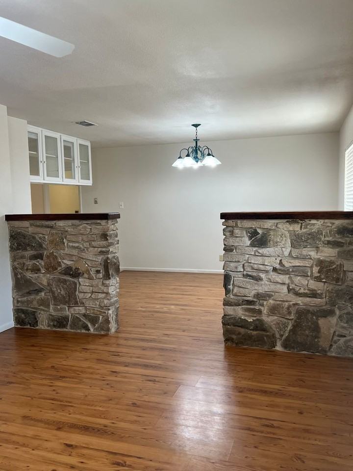 814 W Bridge St - Photo 3 of 15