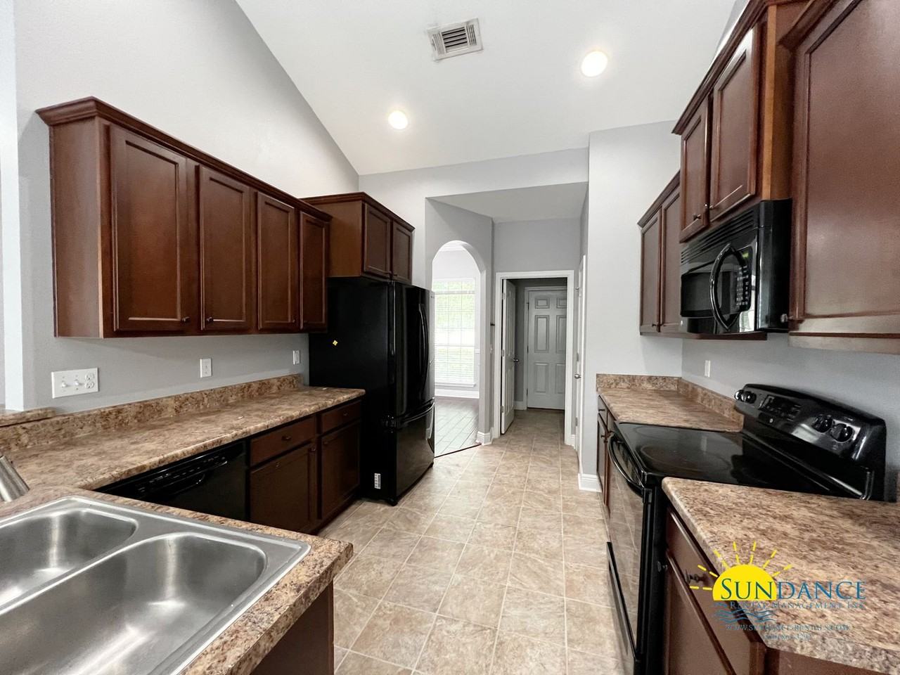 306 Scotch Pine Lane - Photo 4 of 17