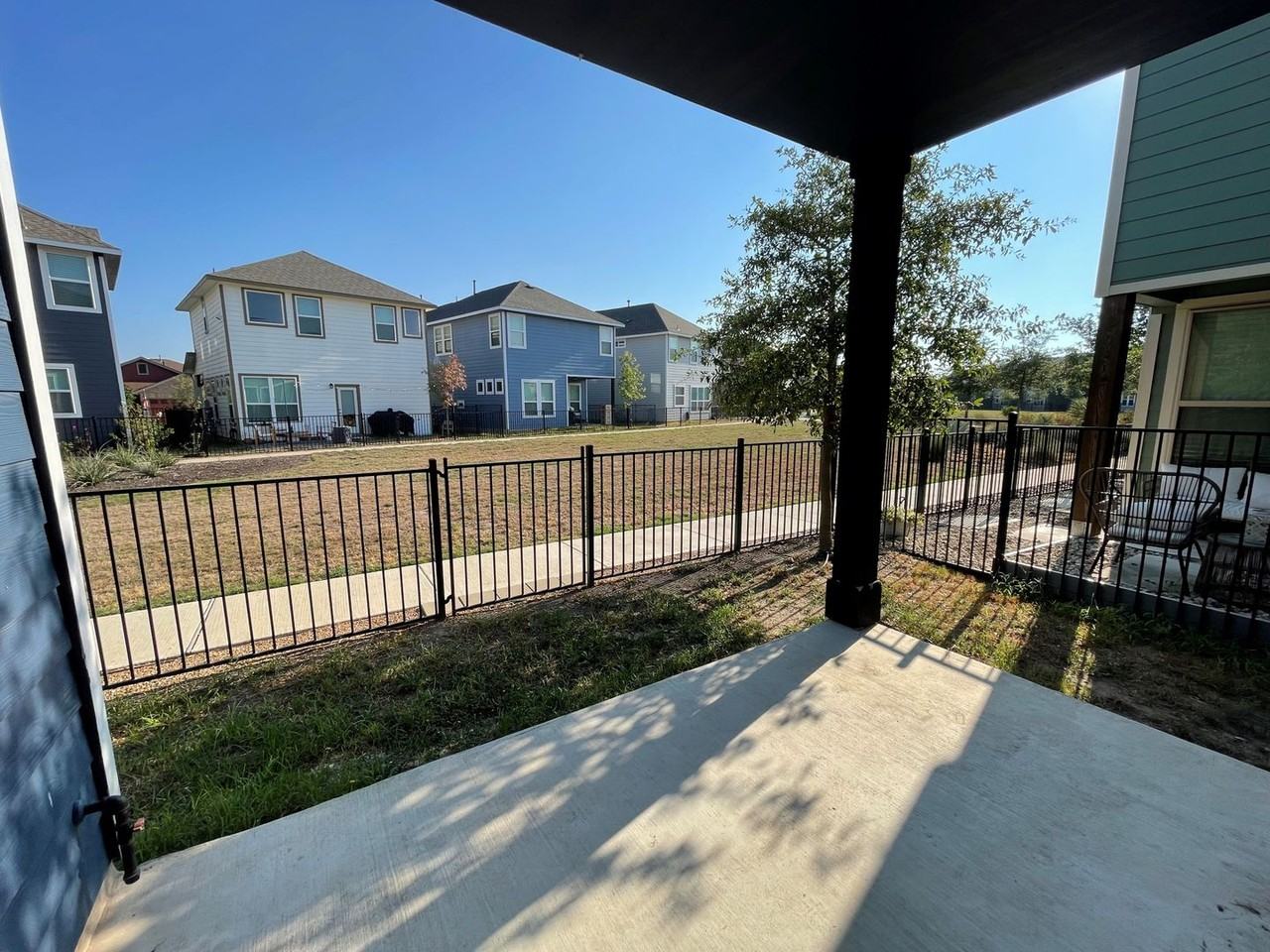 142 Simon - Photo 3 of 10