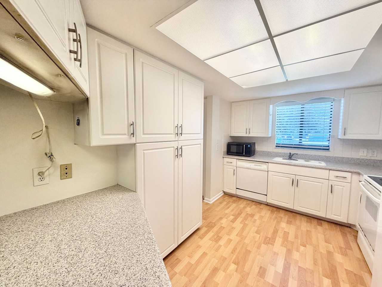 175 Cypress Way East - Photo 7 of 19