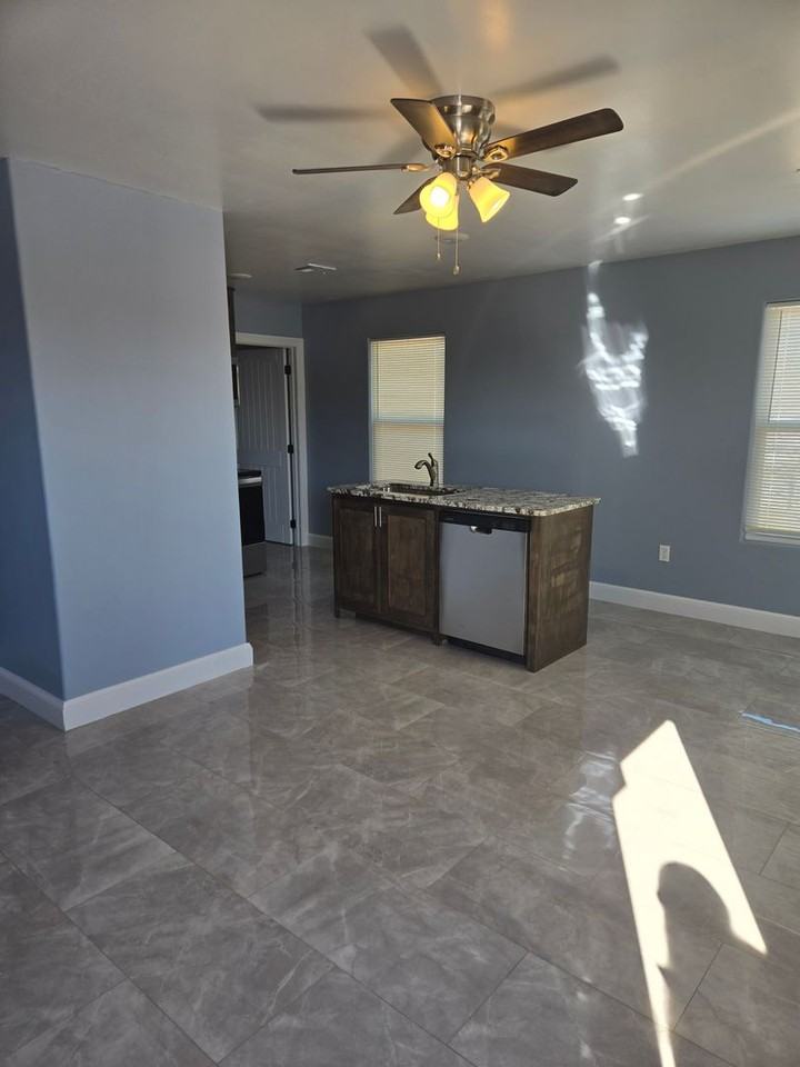 3913 South Harvey Avenue #2 - Photo 2 of 8