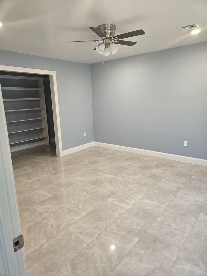 3913 South Harvey Avenue #2 - Photo 6 of 8