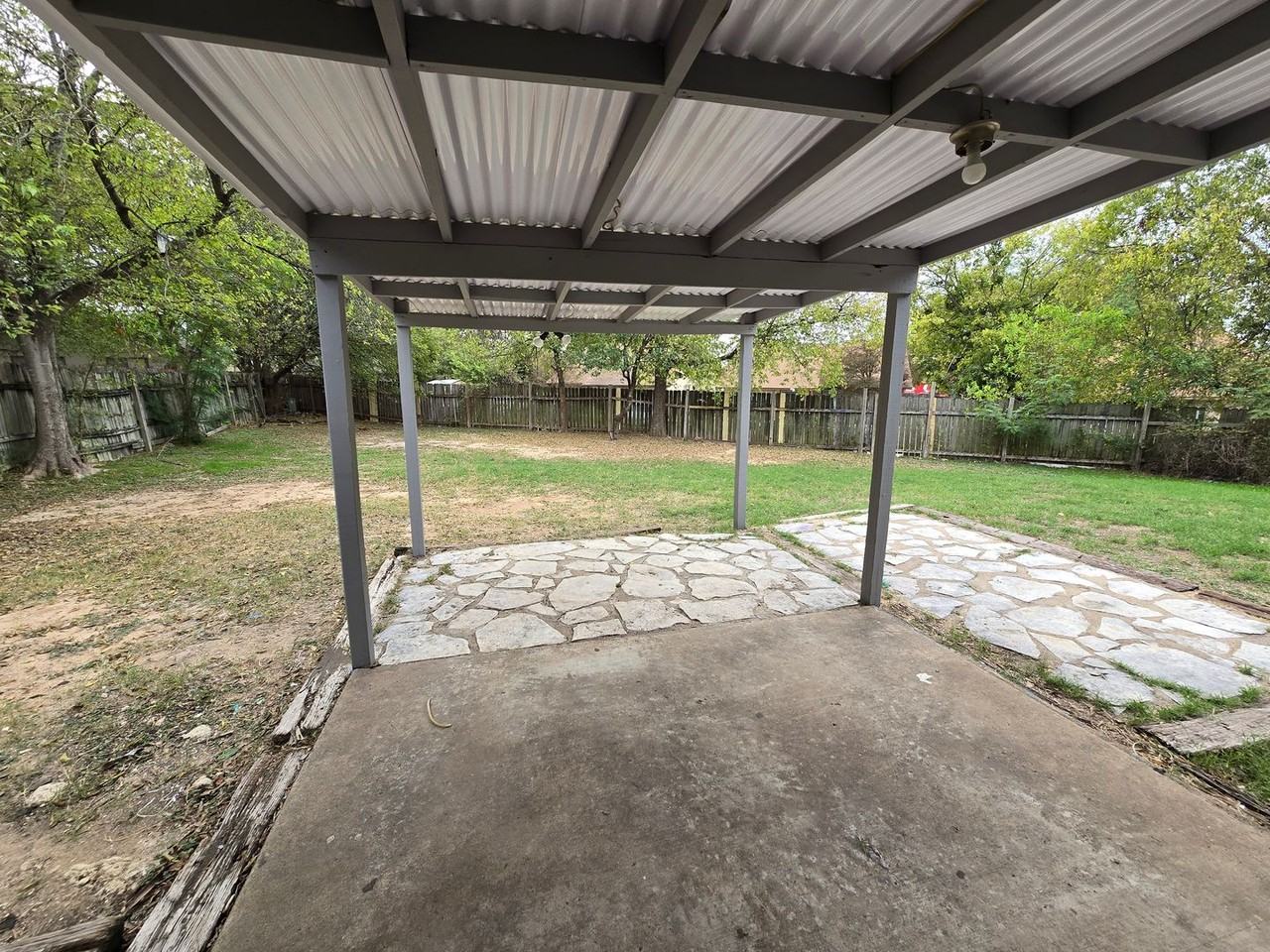 1109 Village Green Dr - Photo 3 of 17