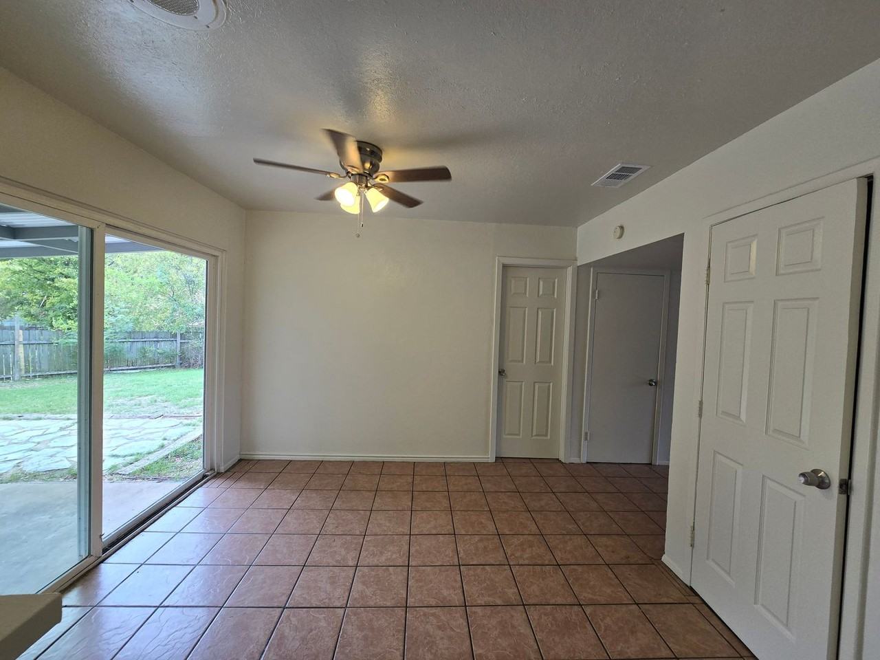 1109 Village Green Dr - Photo 6 of 17