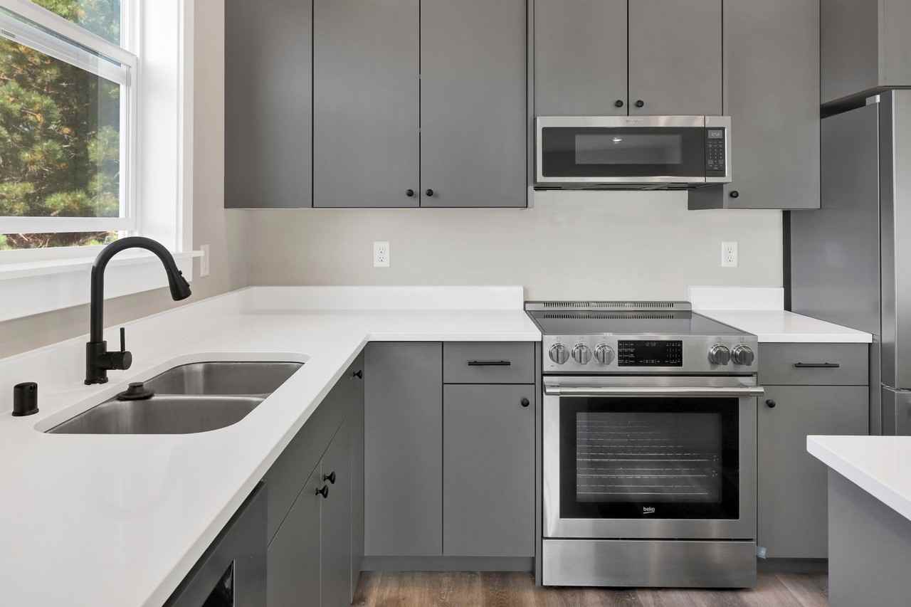 781 Georgia Street - Photo 2 of 33
