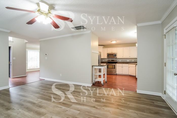 14812 Ashlight Dr - Photo 4 of 15