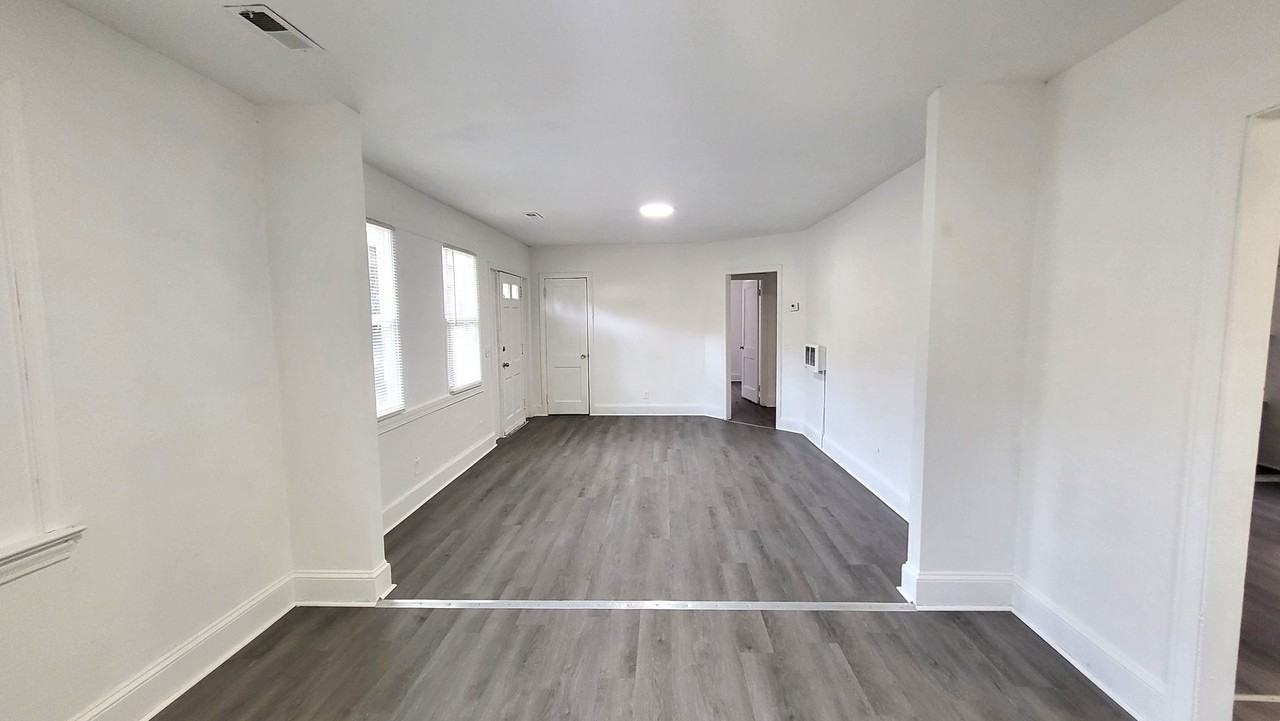 426 Robney Dr - Photo 2 of 10