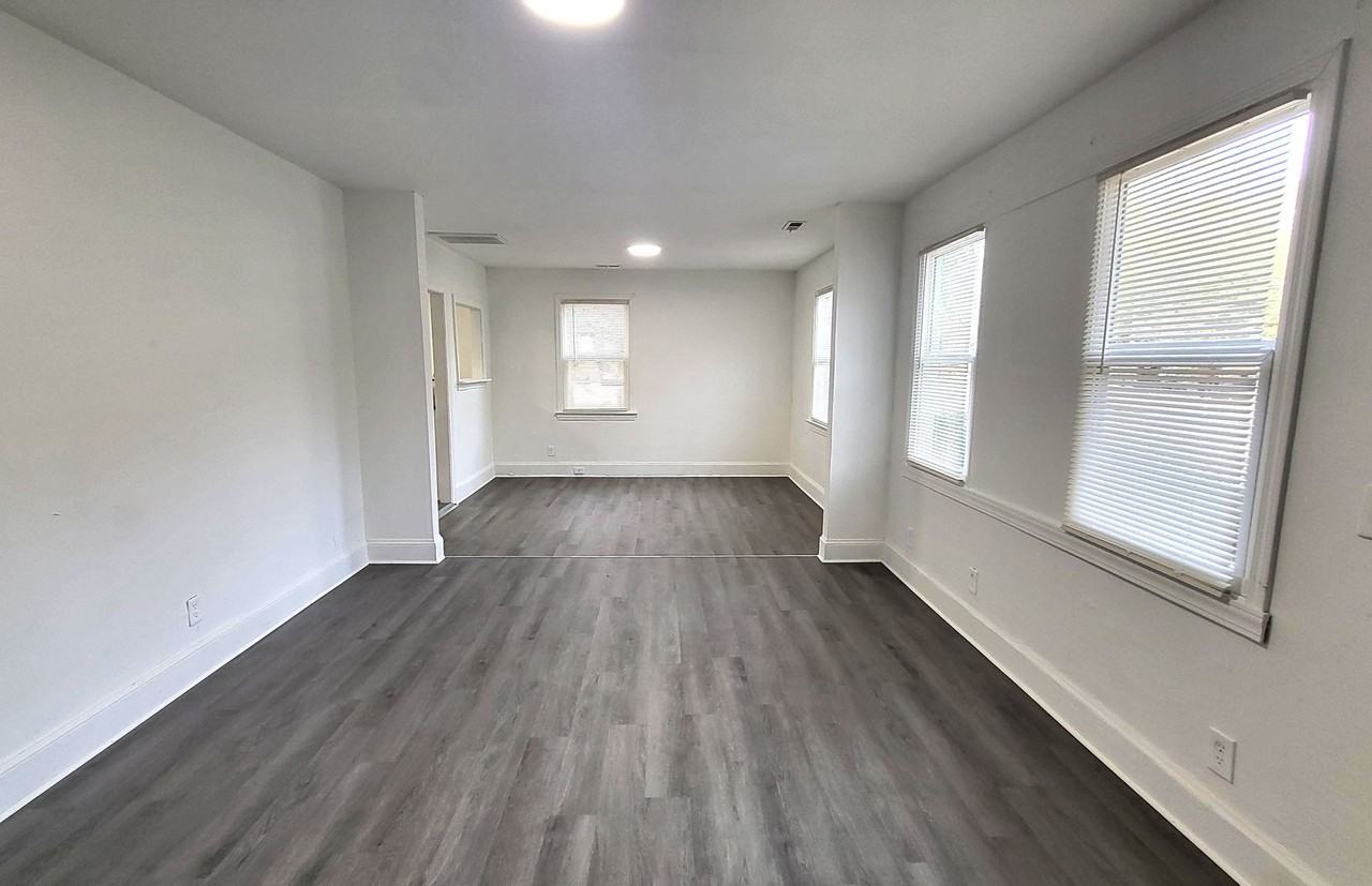 426 Robney Dr - Photo 3 of 10