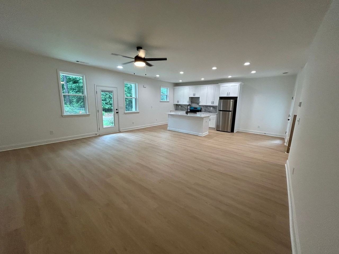 1743 W Hancock Ave - Photo 3 of 17