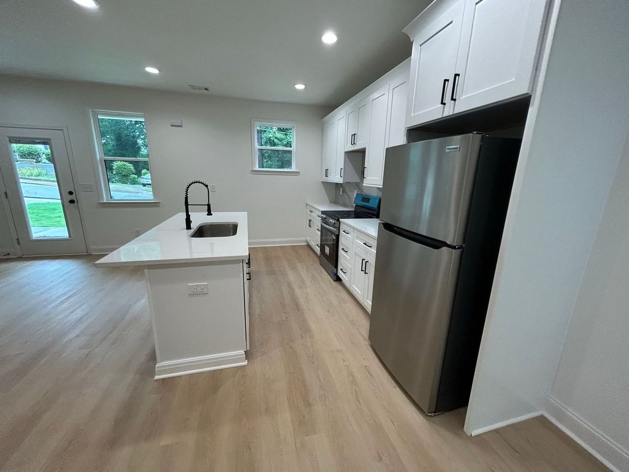 1743 W Hancock Ave - Photo 4 of 17