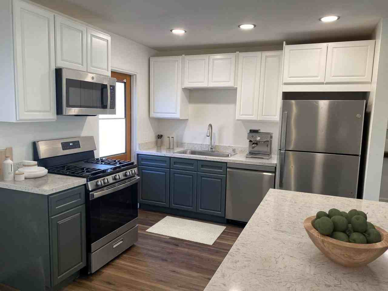 1376 Thomas Ave - Photo 3 of 11