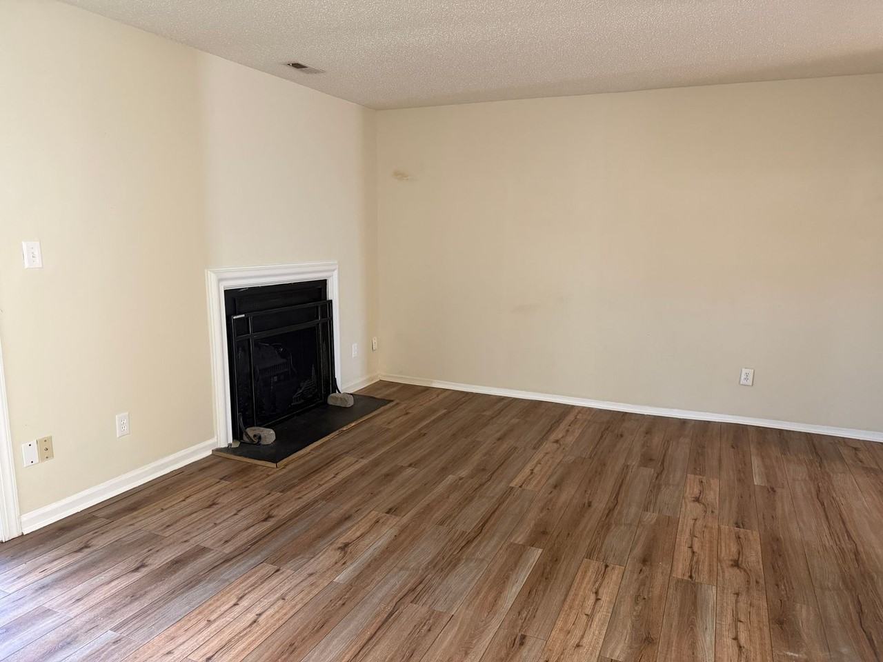 1159 Old Clubhouse Rd - Photo 4 of 20