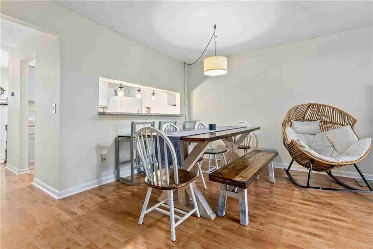 1096 Chinook Avenue - Photo 4 of 16