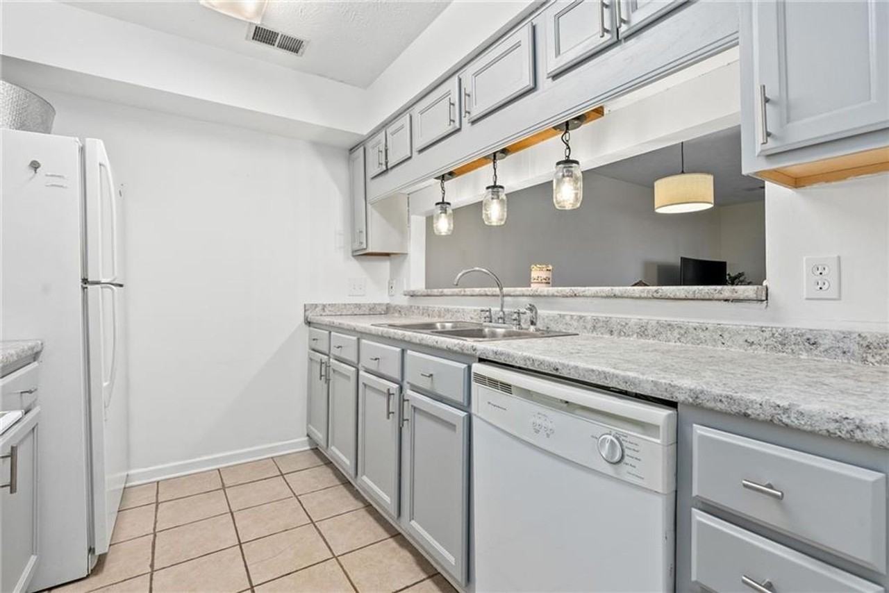 1096 Chinook Avenue - Photo 5 of 16