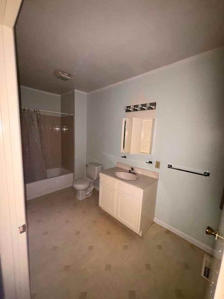 529 Thomas St - Photo 6 of 14