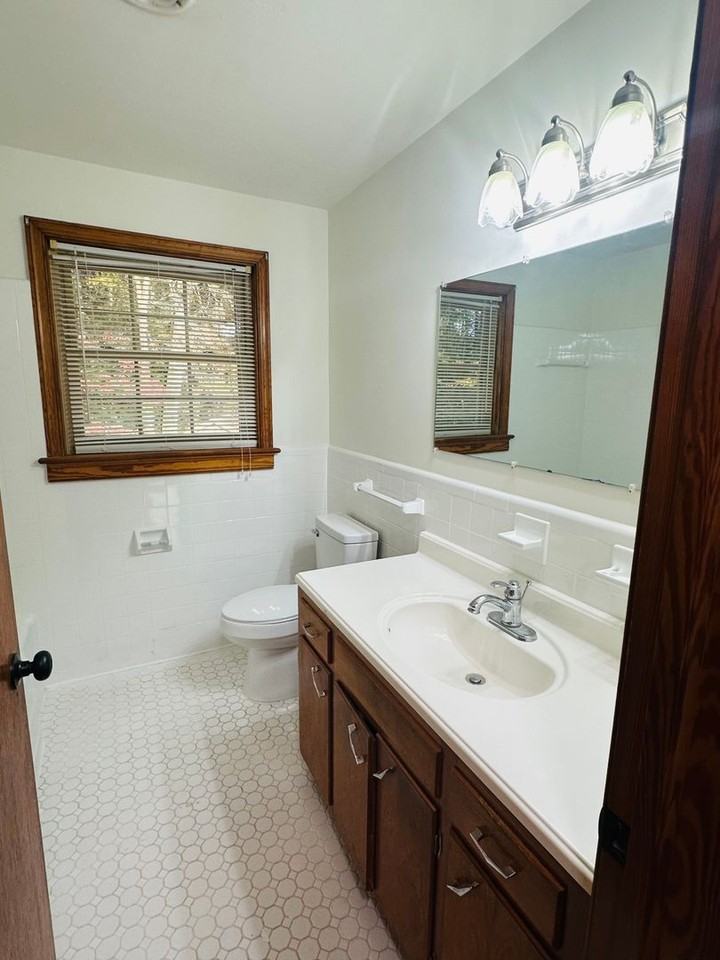 2001 Hicks Rd - Photo 5 of 11