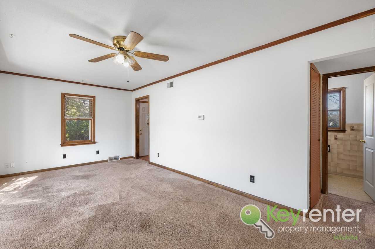 1724 South Catherine Court - Photo 3 of 16