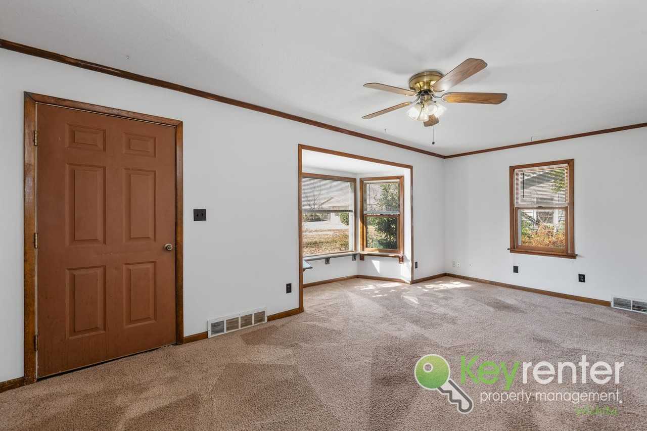 1724 South Catherine Court - Photo 4 of 16