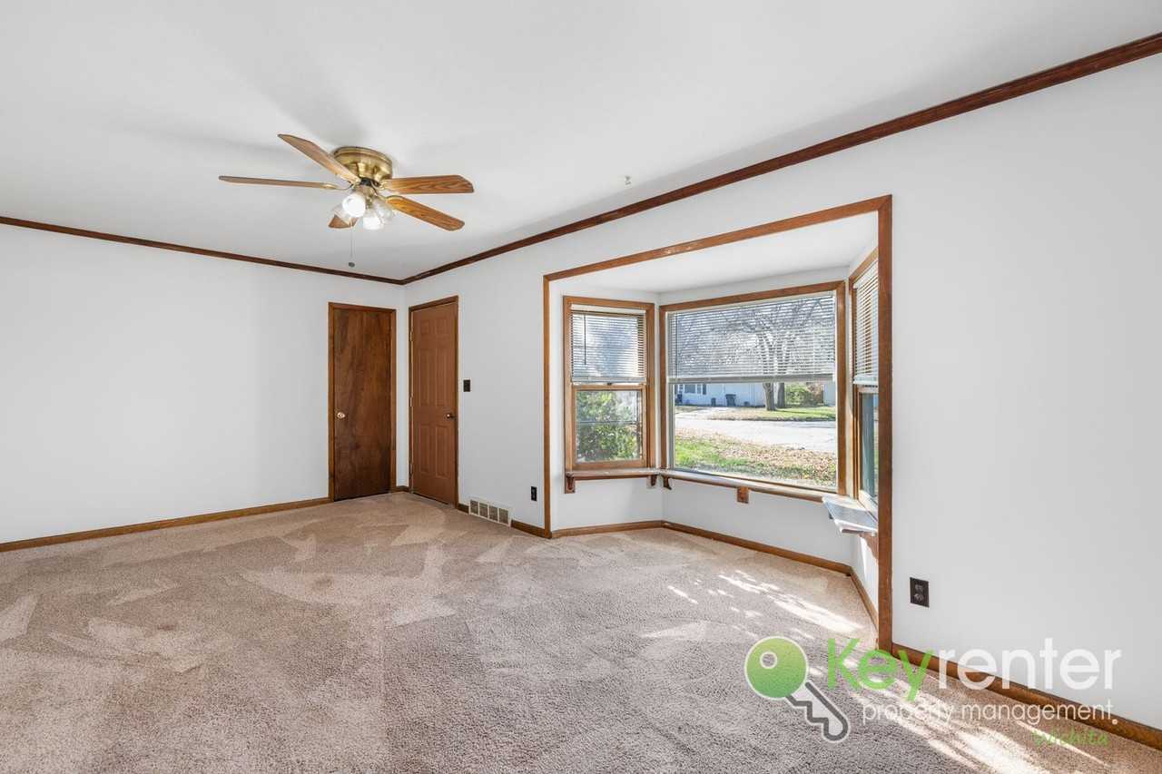 1724 South Catherine Court - Photo 5 of 16