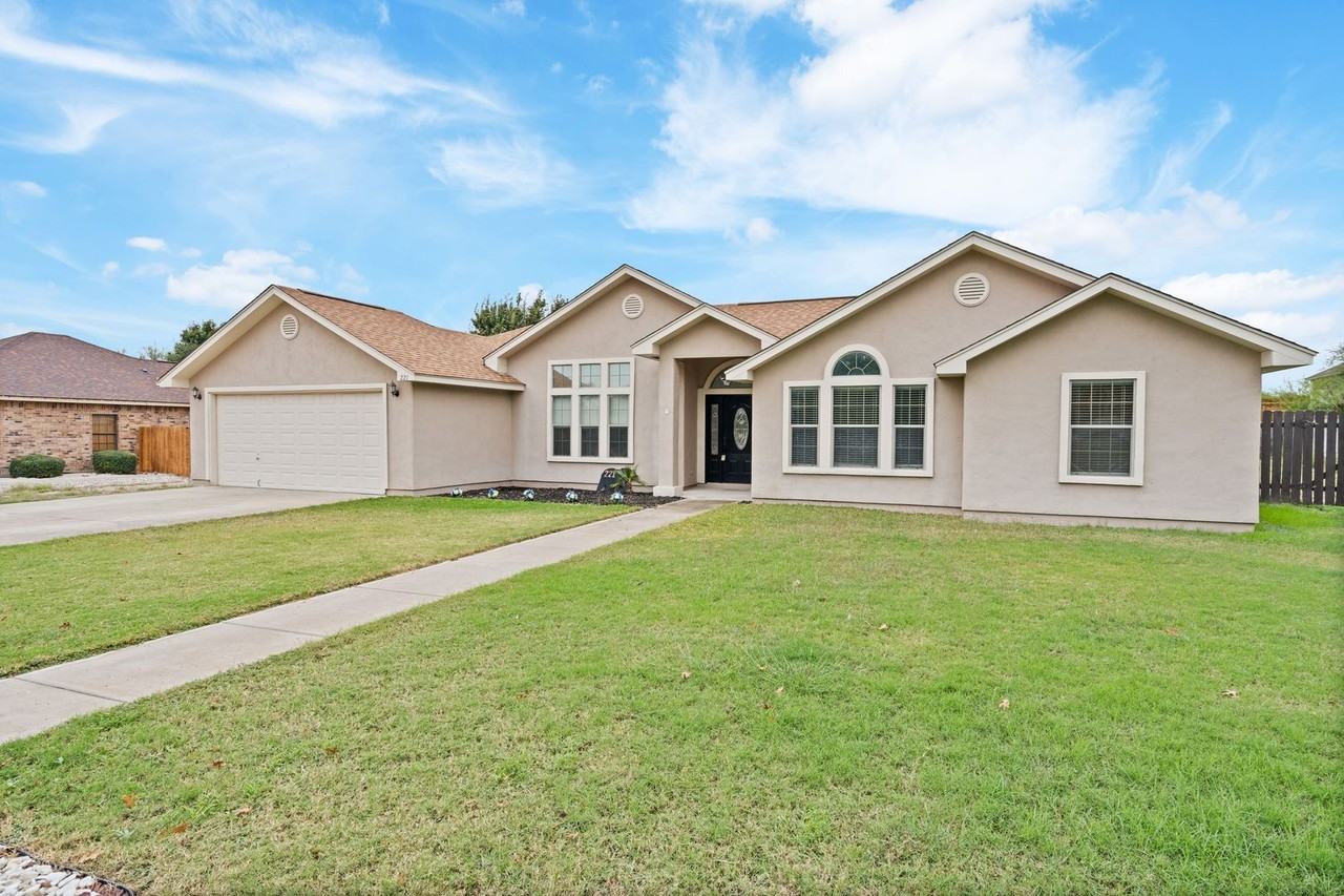 221 Running Bear Trl - Photo 2 of 27