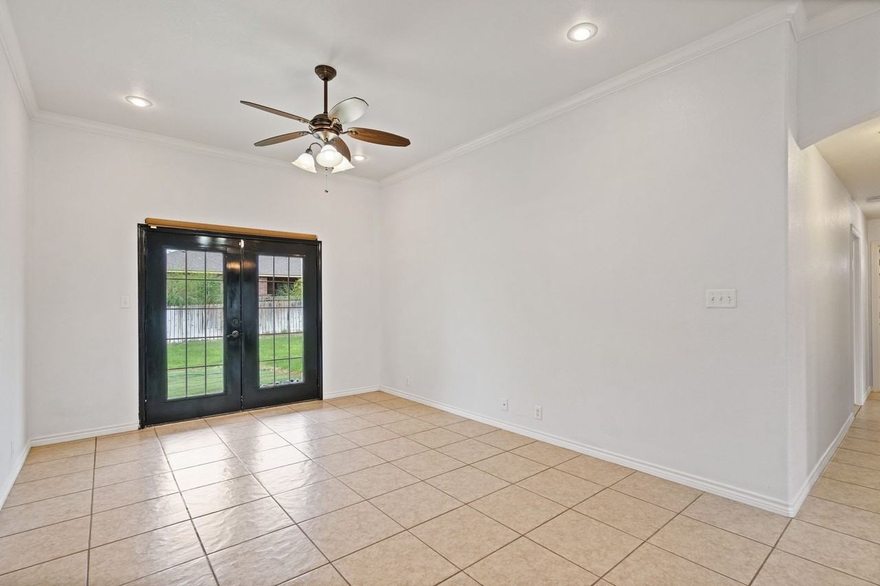 221 Running Bear Trl - Photo 5 of 27