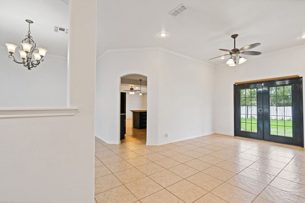 221 Running Bear Trl - Photo 6 of 27