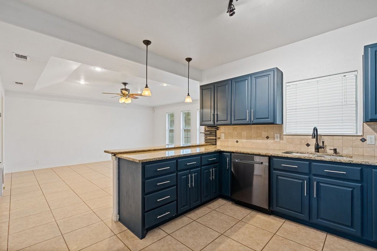 221 Running Bear Trl - Photo 7 of 27