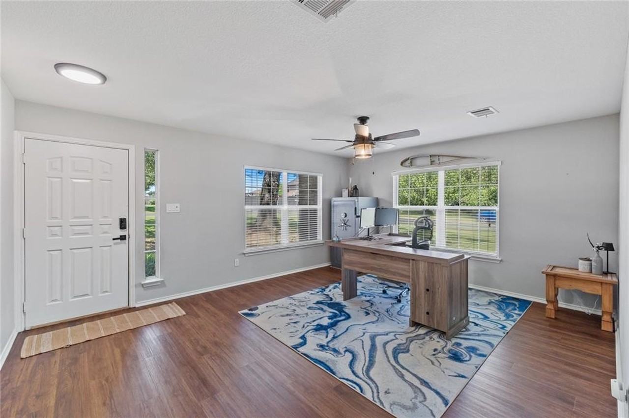 201 S Sumac Ln - Photo 3 of 16