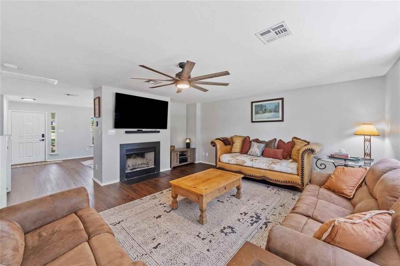 201 S Sumac Ln - Photo 4 of 16