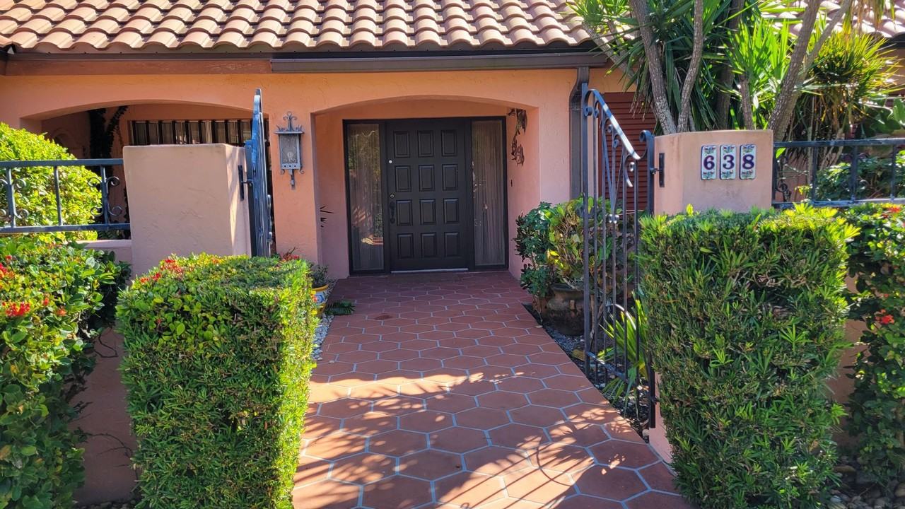 638 S Owl Dr - Photo 3 of 40